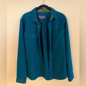 Patagonia Men’s Merino wool button down Size M